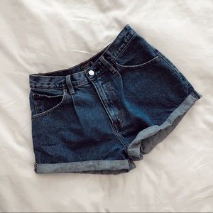 Abercrombie & Fitch // Annie High Rise Shorts // 26